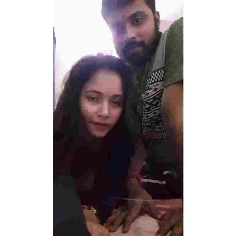Bhojpuri Actress Viral Video 2021 - Trishakar madhu Viral Video